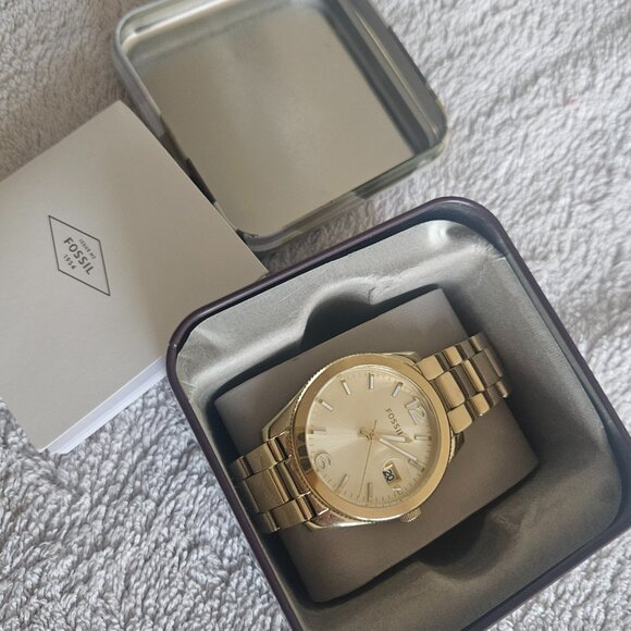 NEW Fossil  Large Face Women's Watch Gold Stainless Steel Watch - Picture 3 of 4